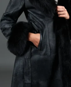 Donna D'Arienzo Ada - Cappotto in pelliccia di lapin nappato nero con collo in volpe