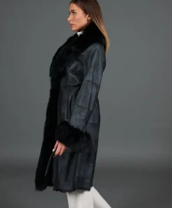 Donna D'Arienzo Ada - Cappotto in pelliccia di lapin nappato nero con collo in volpe