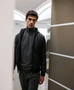 Uomo D'Arienzo Biancolino - Giubbotto Bomber in pelle nera con cappuccio effetto liscio