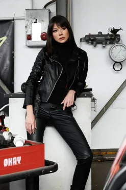 Donna D'Arienzo Chiodo D - Chiodo in pelle nera con cintura nappa effetto liscio