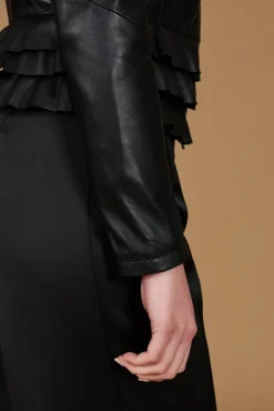 Donna D'Arienzo F105BL - Giacca in pelle nera con balze nappa effetto liscio