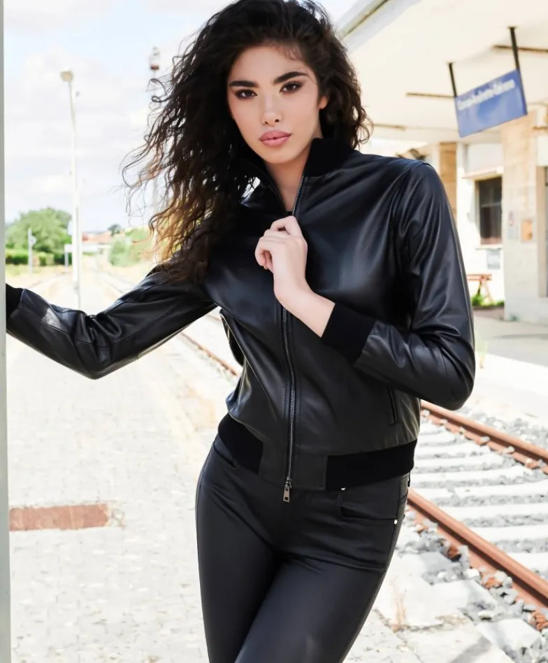 Donna D'Arienzo G155 - Bomber in pelle nera nappa effetto liscio