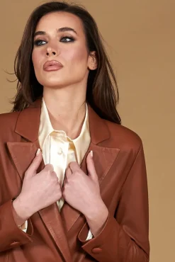 Donna D'Arienzo Giada - Blazer doppiopetto in pelle color cuoio chiusura bottone