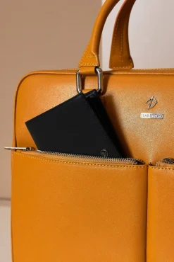 D'Arienzo Justin - Borsa Ventiquattrore in pelle di vitello ocra saffiano con doppia tasca