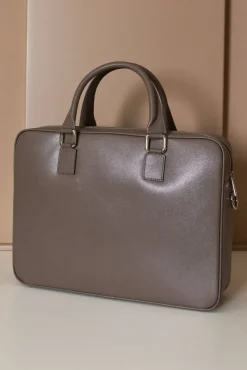 D'Arienzo Justin - Borsa Ventiquattrore in pelle di vitello color fango saffiano con doppia tasca