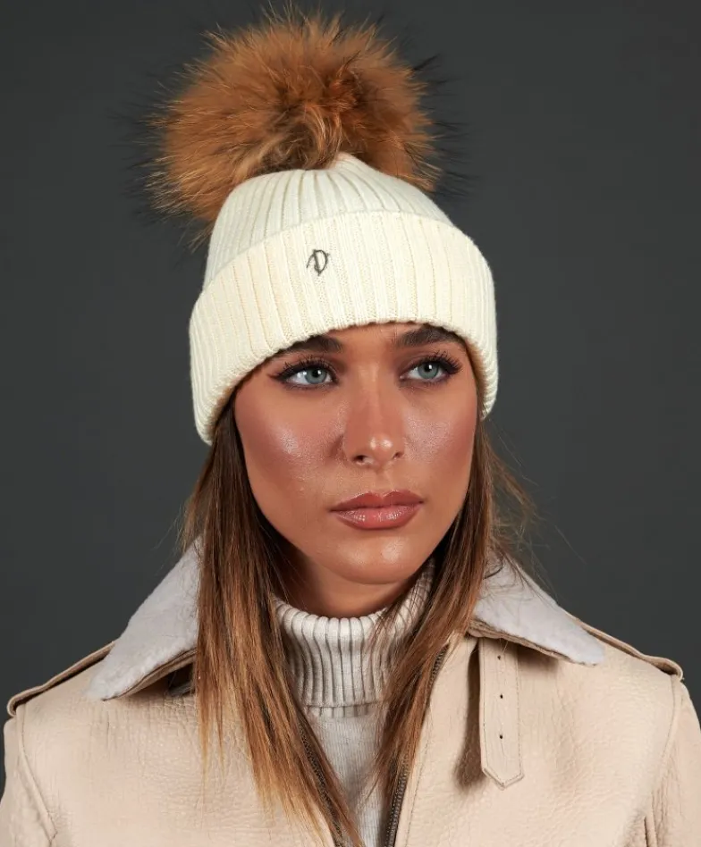 Donna D'Arienzo Taylor - Cappello in lana panna con pompon in pelliccia colore naturale