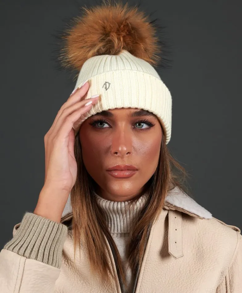 Donna D'Arienzo Taylor - Cappello in lana panna con pompon in pelliccia colore naturale
