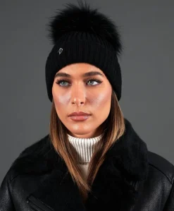Donna D'Arienzo Taylor - Cappello in lana nera con pompon in pelliccia nera