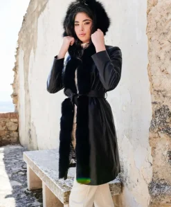 Donna D'Arienzo Tina - Cappotto in pelle nera con cappuccio bordato pelliccia
