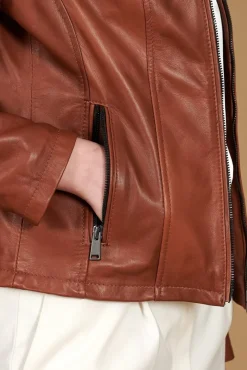 Donna D'Arienzo Vale - Giacca biker in pelle color cuoio effetto liscio collo coreana